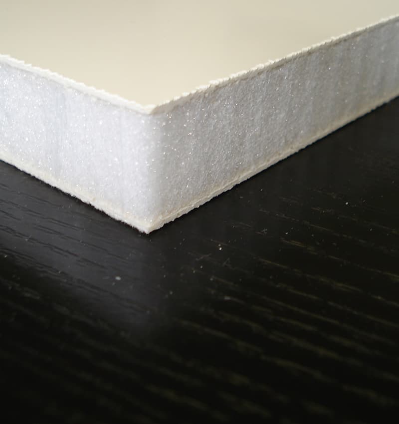 Lightweight foam sandwich panel